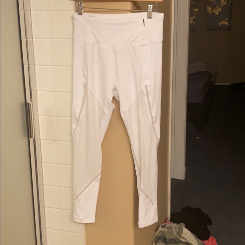 Carrie Underwood leggings